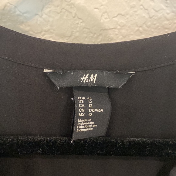 Sheer black chiffon like tunic sleeveless - Picture 2 of 3